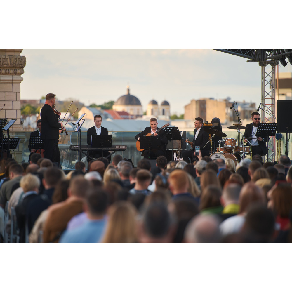 Фото №10 - Афіша Афіша LUDOVICO EINAUDI – Kyiv Mozart Orchestra, Київ - 2026-05-16 19:00:00