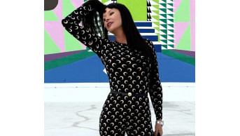 59-year-old Violinist Assia Akhat Stuns with Her Ageless Beauty in Miami