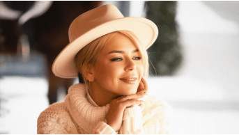 Alina Grosu Returns to Ukraine for a Heartwarming Christmas Celebration