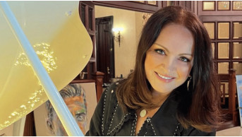 Why can't Sofia Rotaru sell her luxury apartment in Moscow?