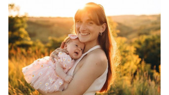 Dasha Yevtukh reveals the secrets of motherhood and work: how to combine a blog and a child?