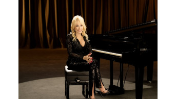 Dolly Parton Calls for Peace: A Heartfelt Message During Concert