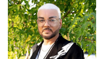 Phillip Kirkorov's Concert Mishap: A Pyrotechnic Near-Disaster and a Violin Faux Pas