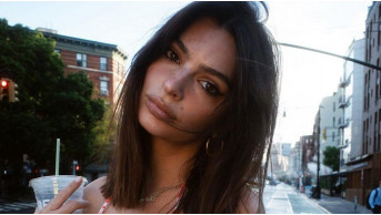 Emily Ratajkowski Stuns New York in Bold Bikini Appearance