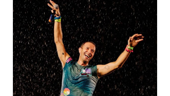 Героїчний вчинок на концерті Coldplay! Кріс Мартін врятував шанувальника