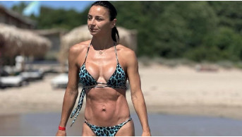 Ilona Gvozdyova arranged a beach photo session in Bulgaria: incredible shots with her daughter