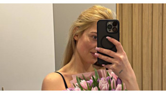 Mystery Admirer Sends Tulips to \