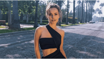 Kseniia Mishyna's Tropical Retreat: Fitness and Inspiration by the Ocean