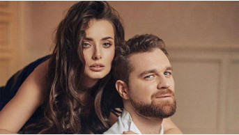 Unexpected Love Blossoms on Set of ''The Neighbor''