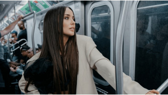 Ксенія Мішина здивувала фотосесією в метро: стильний образ та прихована суперсила