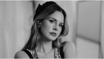Lana Del Rey impresses with a new look and an unexpected performance at the festival in Leeds