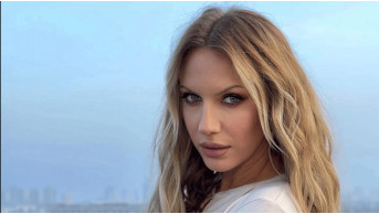Lesia Nikitiuk Takes a Break from Social Media to Help Parents in Khmelnytskyi