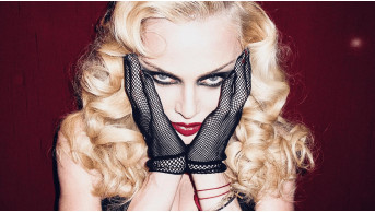 Madonna impresses again: a summer photo session without clothes with a young lover!