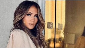 Jennifer Lopez Shines with Butterfly Nail Art Masterpiece