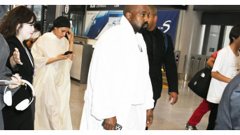Kanye West's surprise appearance in Japan: economy class and closed images