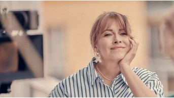Olena Kravets is looking for a house near the water for summer vacation: the children want to see he