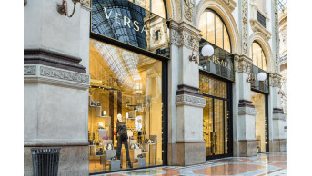 Prada поглинає Versace: Що чекає на італійські модні бренди?