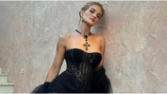 Розі Гантінгтон-Вайтлі вразила на заході Dolce & Gabbana у прозорій мереживній сукні