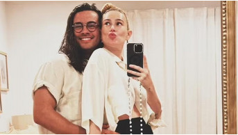 Rumer Willis confirms her breakup with Derek Thomas: a new beginning or a temporary crisis?