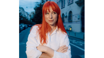 Svitlana Tarabarova surprises: in the meadow of a schoolgirl and with the feeling of a 16-year-old