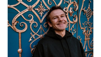 Sviatoslav Vakarchuk's Unexpected Role: The Singer Supports Ukrainian Troops in a Unique Way