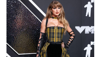 Taylor Swift Surprises Fans at Kansas City Children's Hospital — A Heartwarming Gesture!