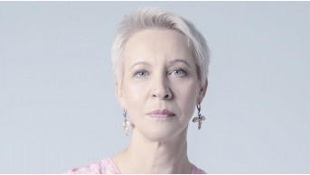 Russian Actress Lazareva's Emotional Response to Sumy Attack