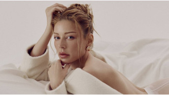 Tina Karol impresses with a new stylish image in cream color