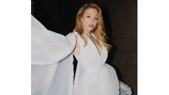 Tina Karol impresses with a stylish selfie in a white suit: the secrets of her fitness and nutrition
