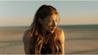 Tina Karol Stuns in Black Mini Dress: A Fashion Moment on the Beach