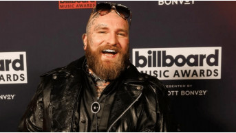 Billboard Music Awards 2024: Taylor Swift Dominates with 10 Trophies!