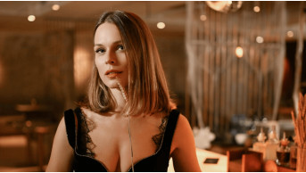 Star mother Olga Freimut: Christmas tree traditions with her son Valery