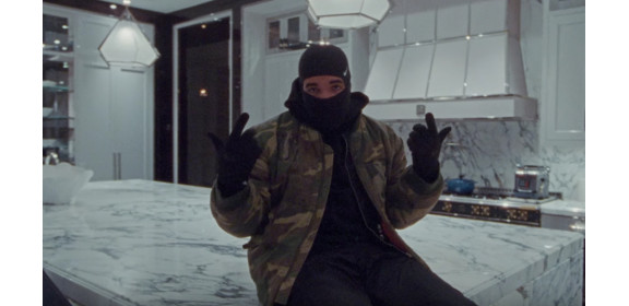 Репер Drake випустив новий кліп, у якому показав свій маєток Репер Drake випустив новий кліп, у якому показав свій маєток